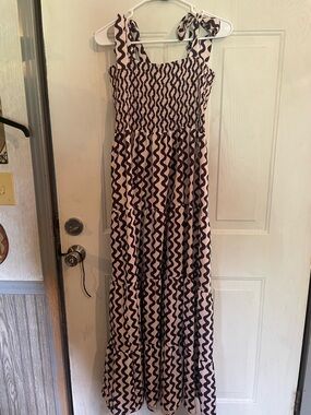 C0021 Sleeveless Black and CreamMaxi Dress with Black Wave Print